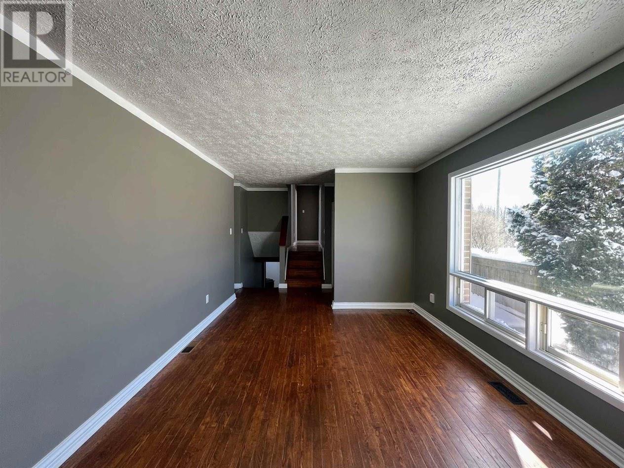 31 Brooks St, Manitouwadge, Ontario  P0T 2C0 - Photo 6 - TB2600370