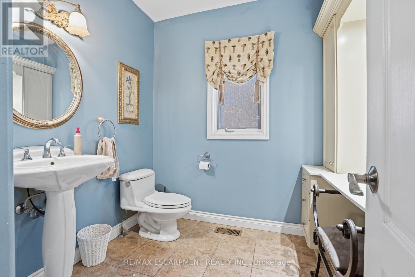 4 Lakeside Drive, Hamilton, Ontario  L8E 5C1 - Photo 13 - X12726180