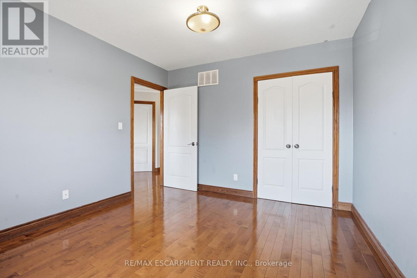 4 Lakeside Drive, Hamilton, Ontario  L8E 5C1 - Photo 16 - X12726180