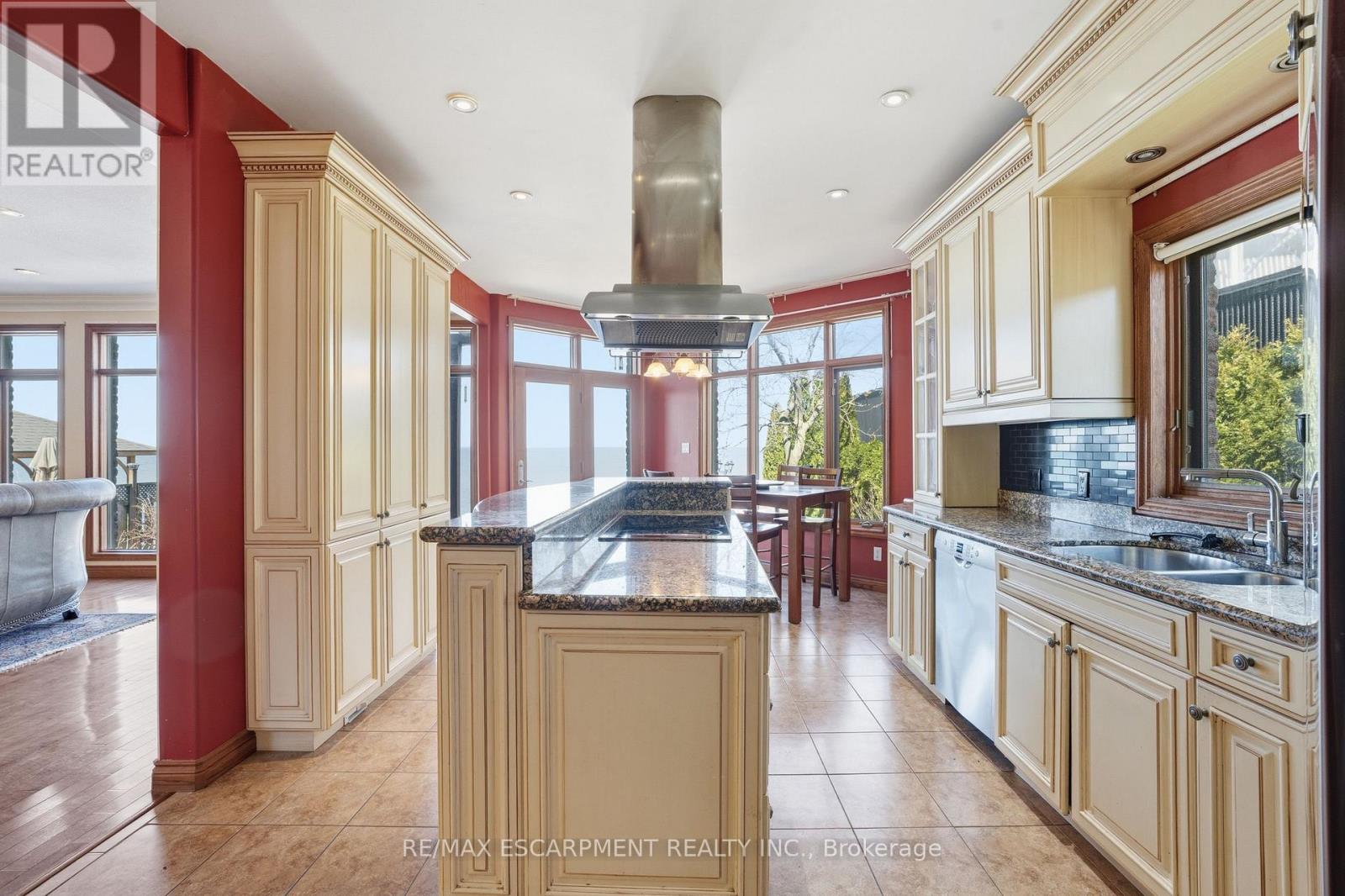 4 Lakeside Drive, Hamilton, Ontario  L8E 5C1 - Photo 10 - X12726180