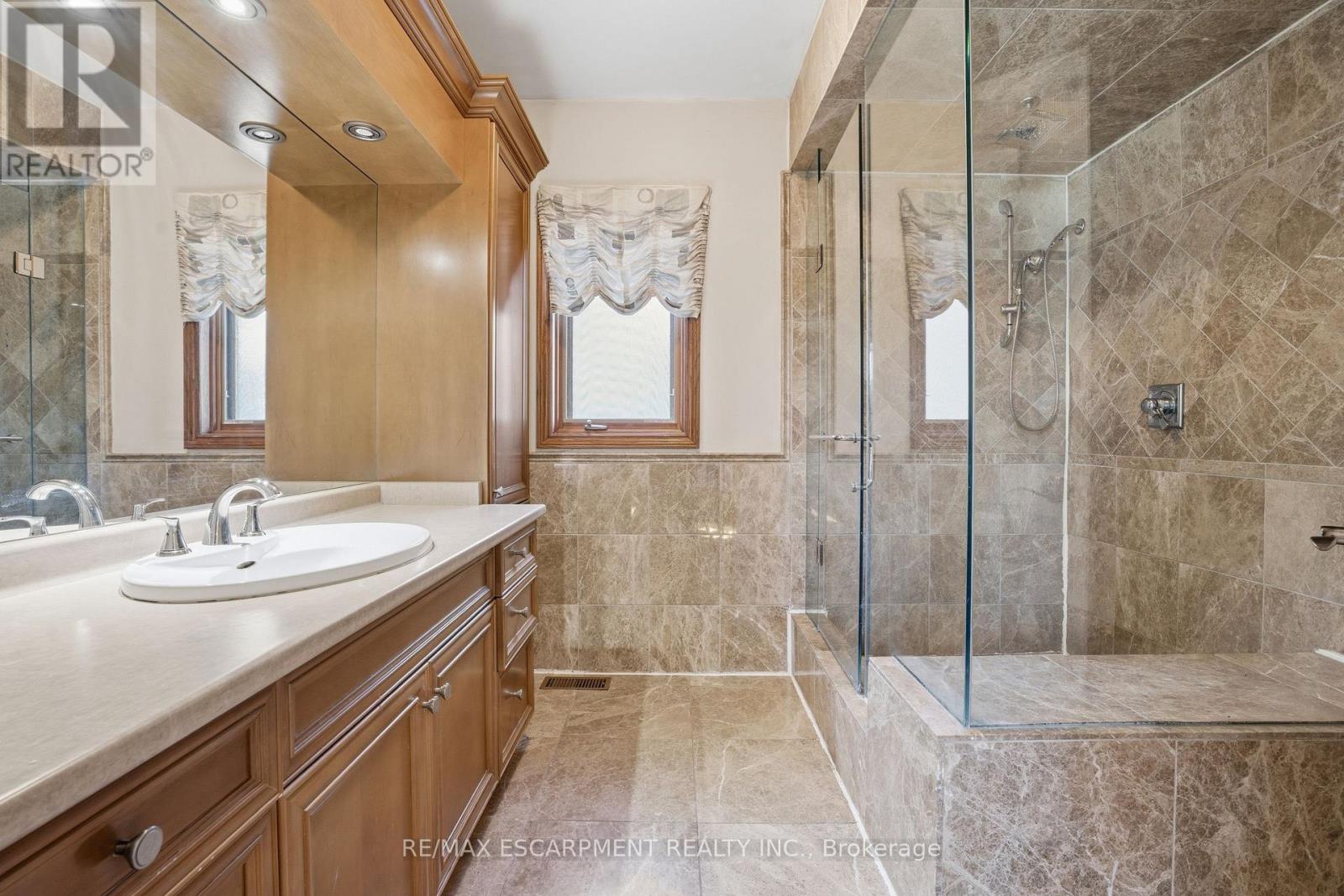 4 Lakeside Drive, Hamilton, Ontario  L8E 5C1 - Photo 17 - X12726180