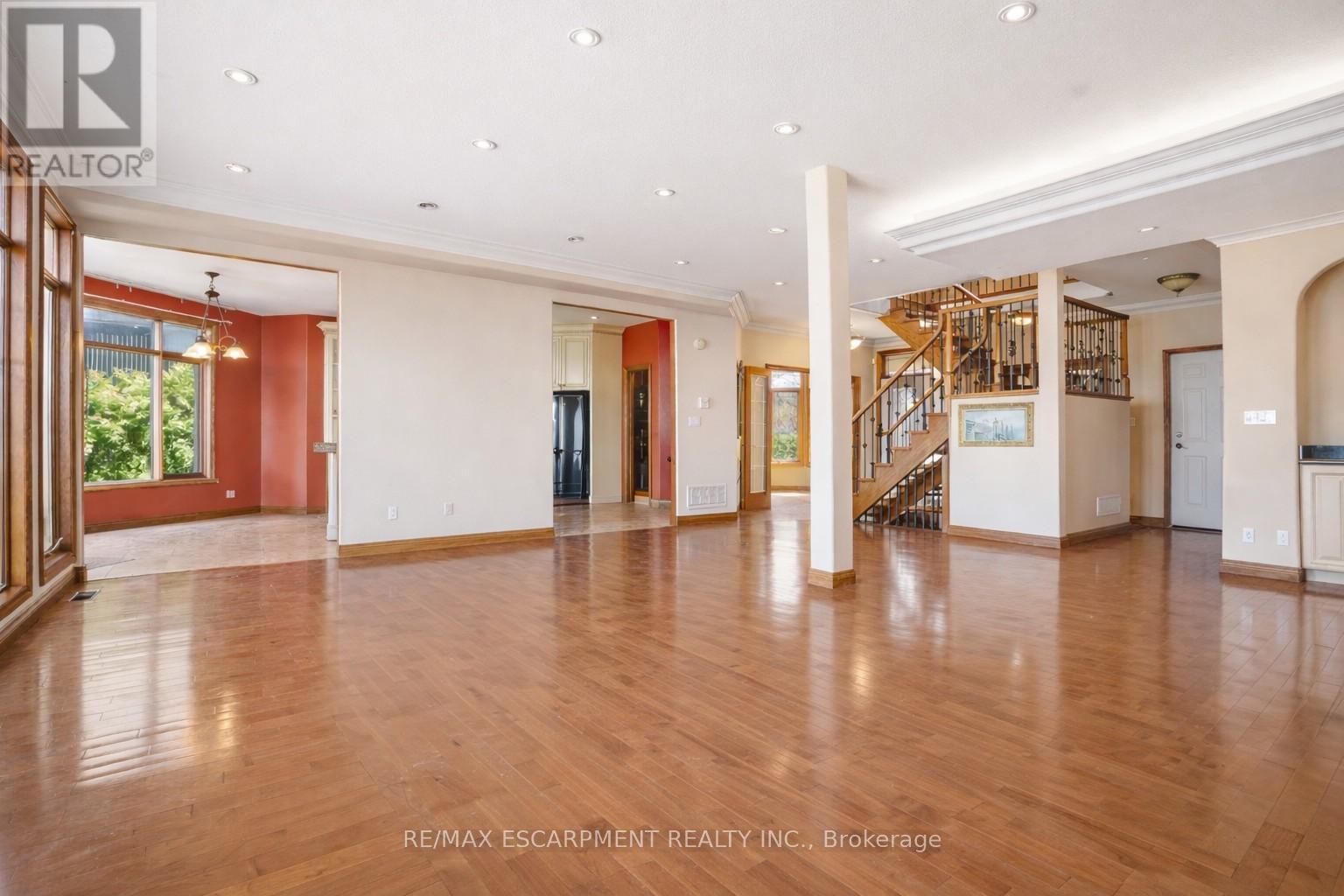 4 Lakeside Drive, Hamilton, Ontario  L8E 5C1 - Photo 5 - X12726180