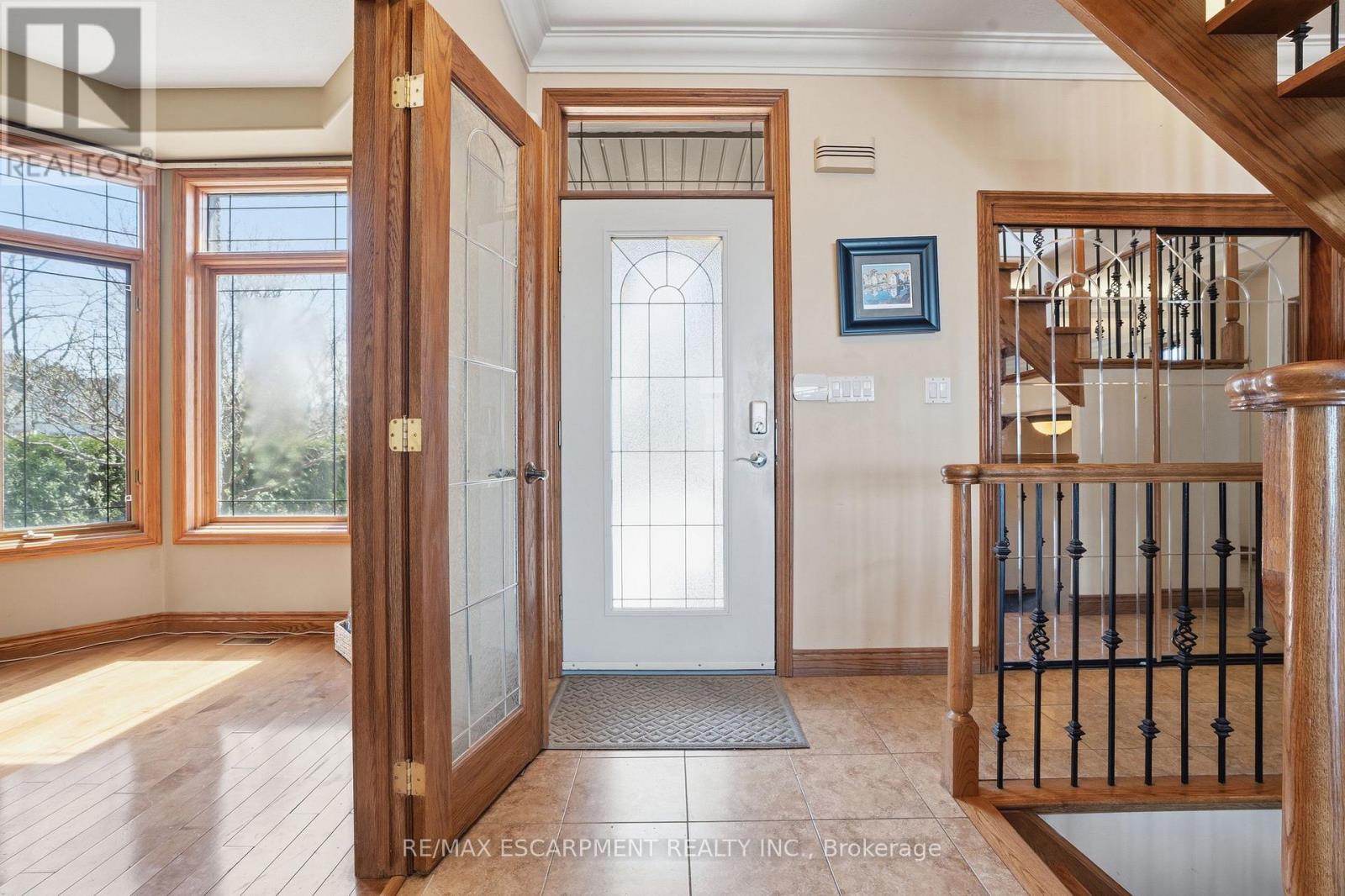 4 Lakeside Drive, Hamilton, Ontario  L8E 5C1 - Photo 7 - X12726180