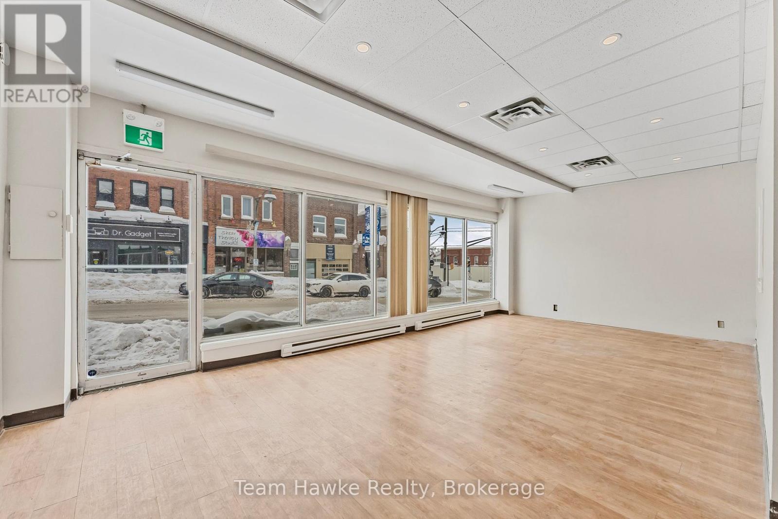 101 Main Street, Penetanguishene, Ontario  L9M 1S9 - Photo 3 - S12991262