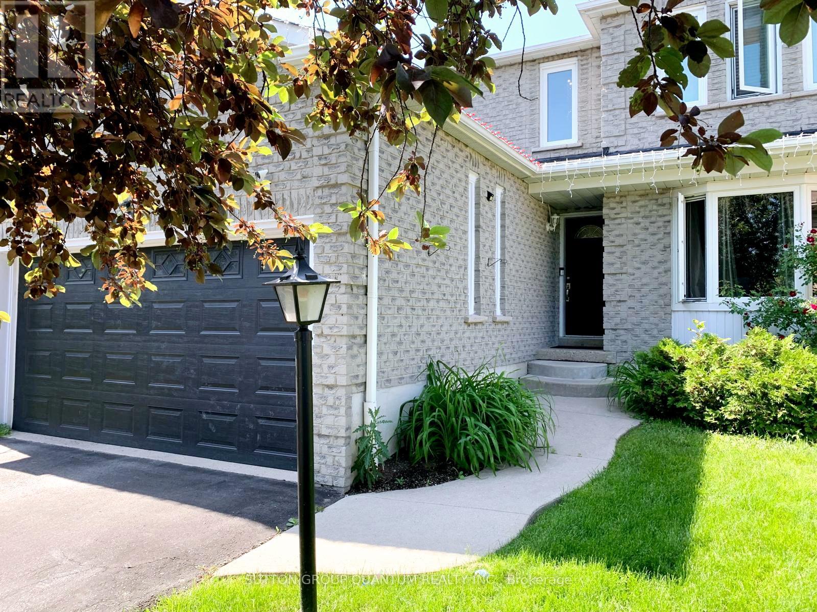 185 Blackfoot Trail S, Mississauga, Ontario  L5R 2G5 - Photo 2 - W12991110