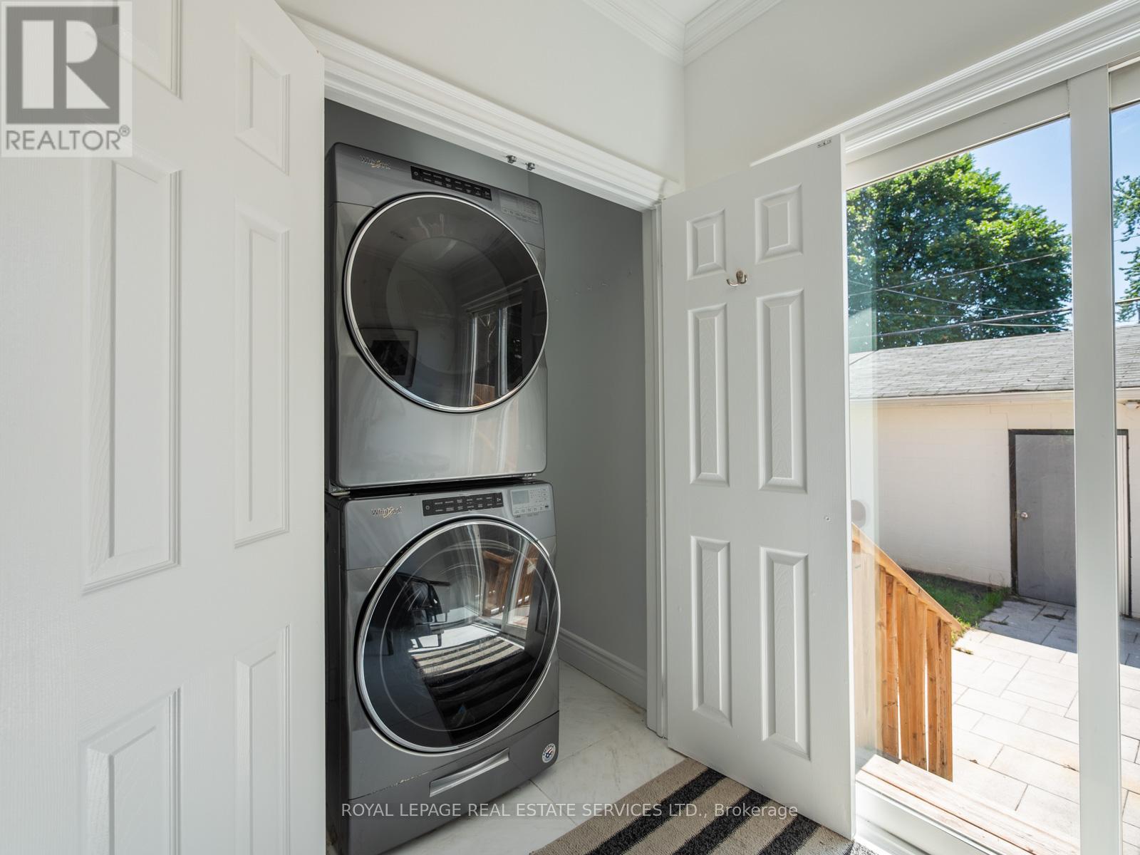 15 Melville Avenue, Toronto, Ontario  M6G 1Y1 - Photo 12 - W12991172