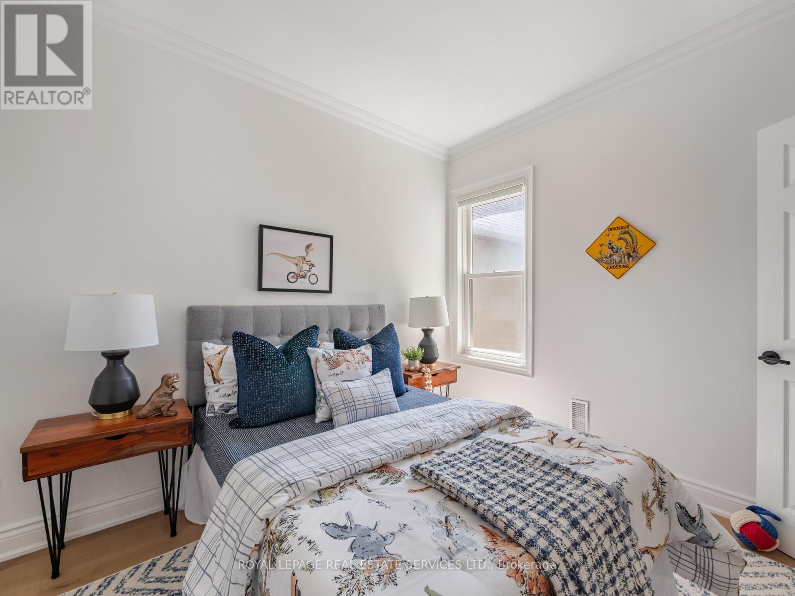 15 Melville Avenue, Toronto, Ontario  M6G 1Y1 - Photo 19 - W12991172