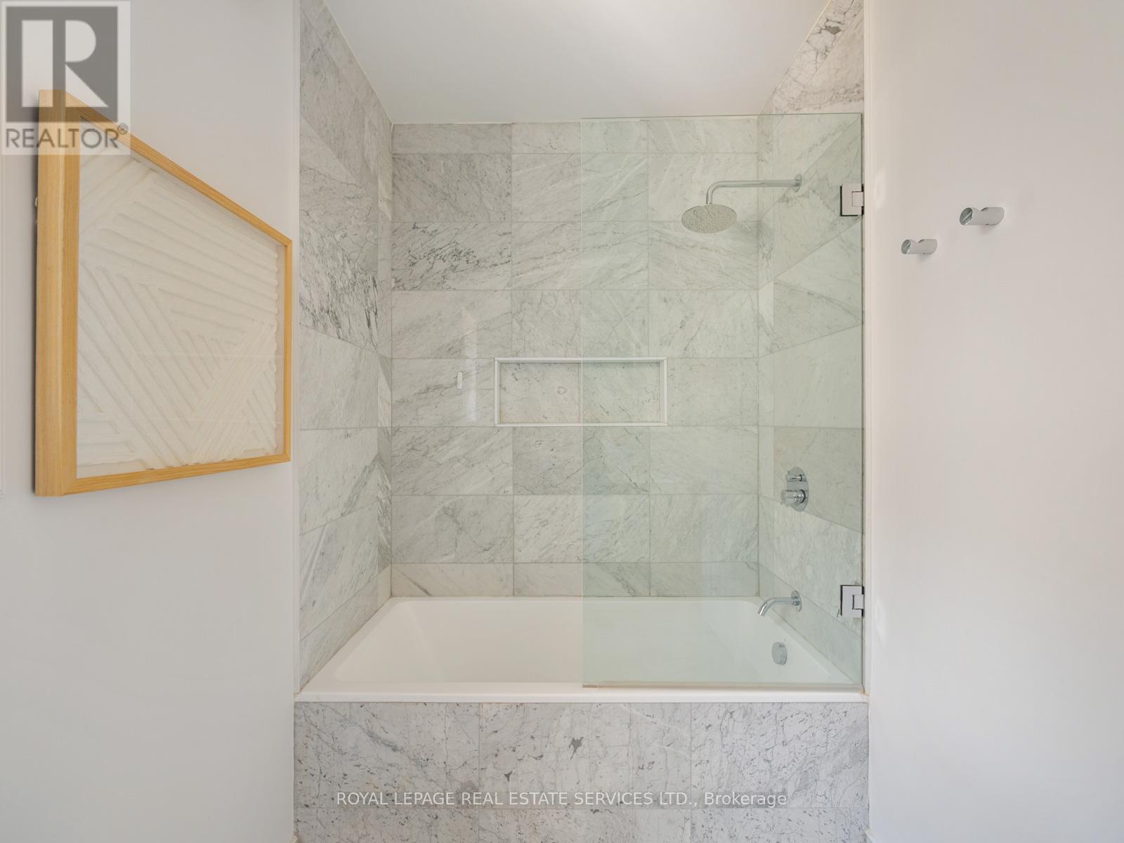 15 Melville Avenue, Toronto, Ontario  M6G 1Y1 - Photo 21 - W12991172