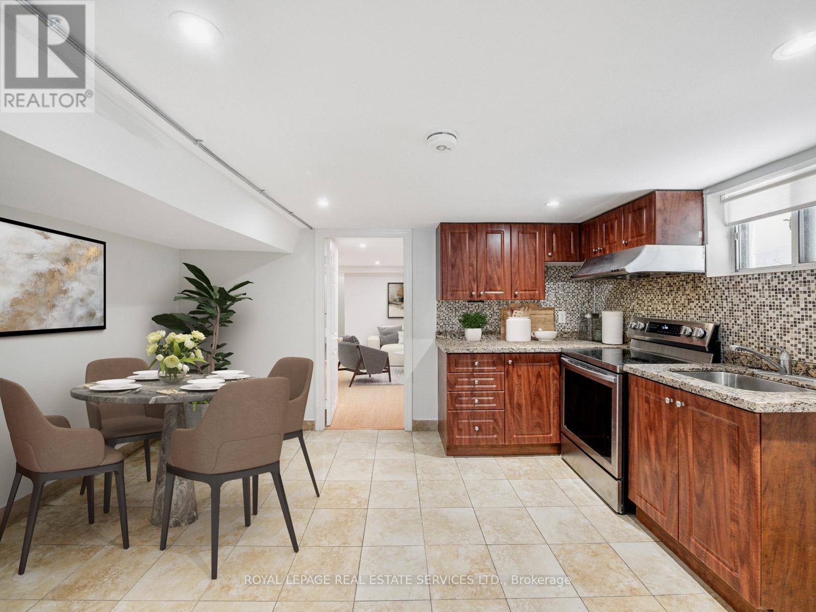 15 Melville Avenue, Toronto, Ontario  M6G 1Y1 - Photo 25 - W12991172