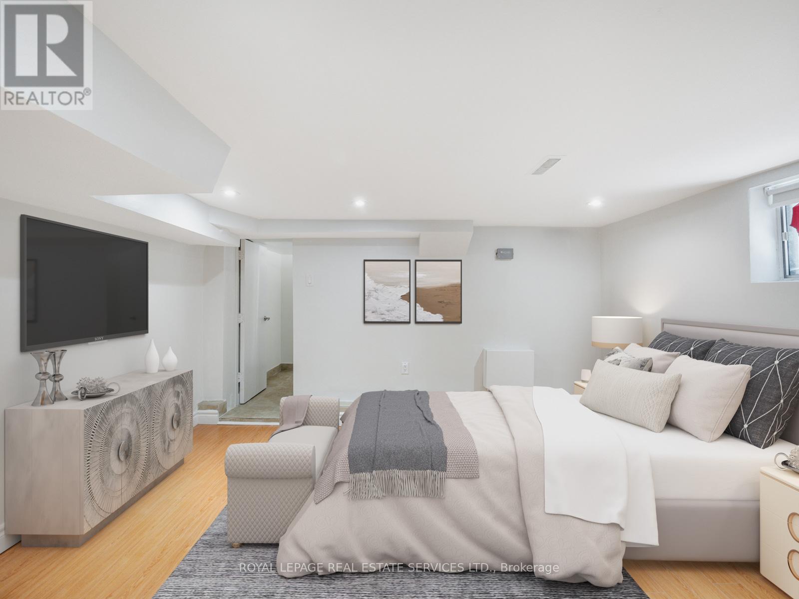 15 Melville Avenue, Toronto, Ontario  M6G 1Y1 - Photo 27 - W12991172