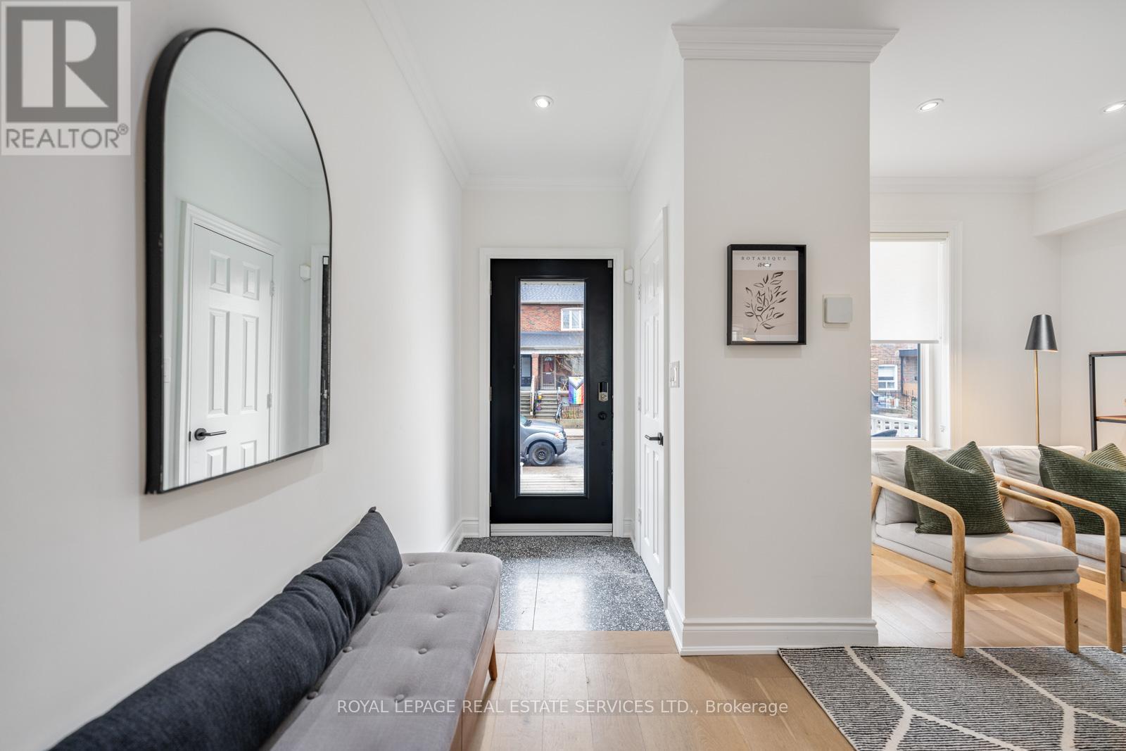 15 Melville Avenue, Toronto, Ontario  M6G 1Y1 - Photo 3 - W12991172