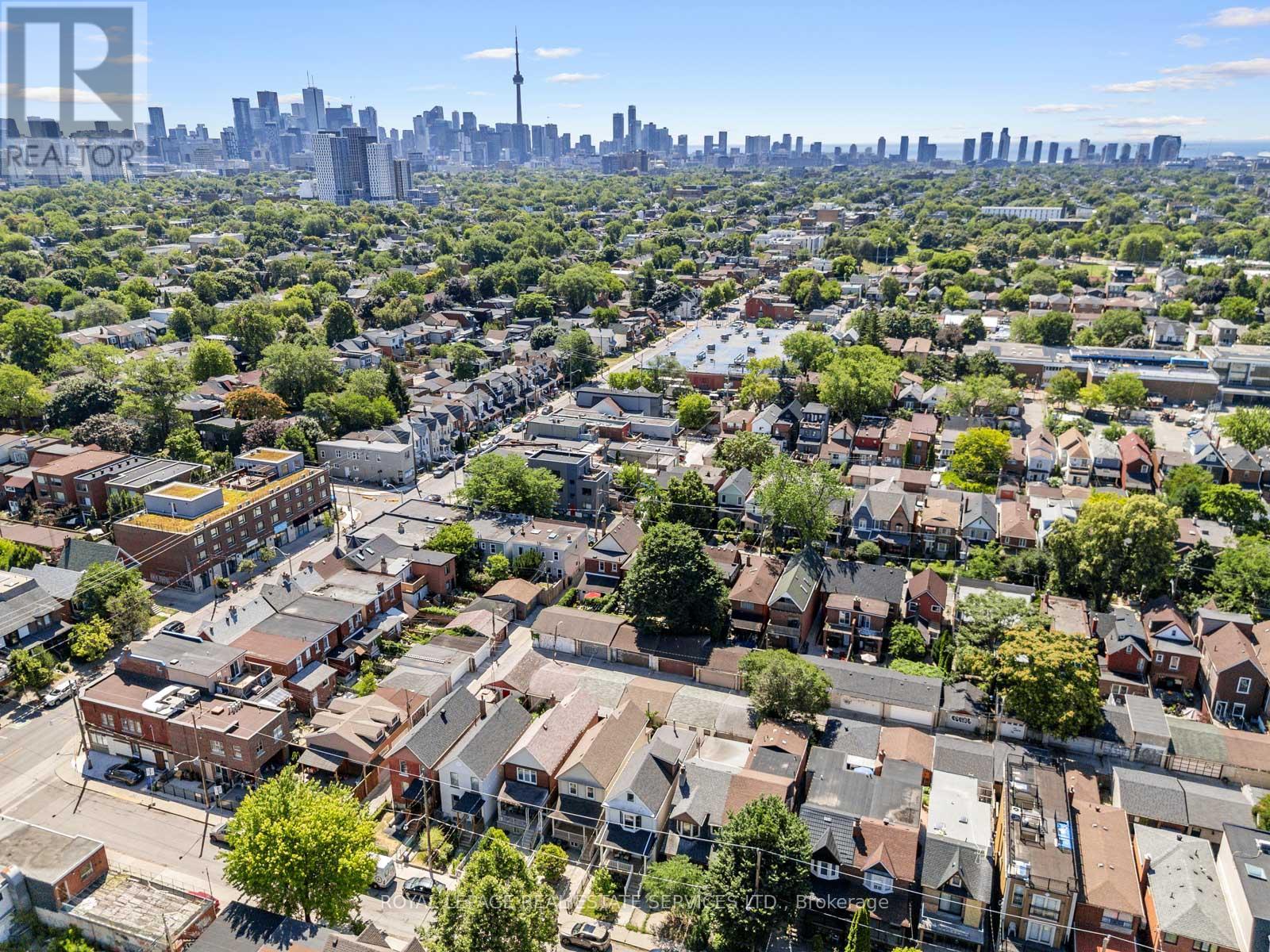 15 Melville Avenue, Toronto, Ontario  M6G 1Y1 - Photo 31 - W12991172