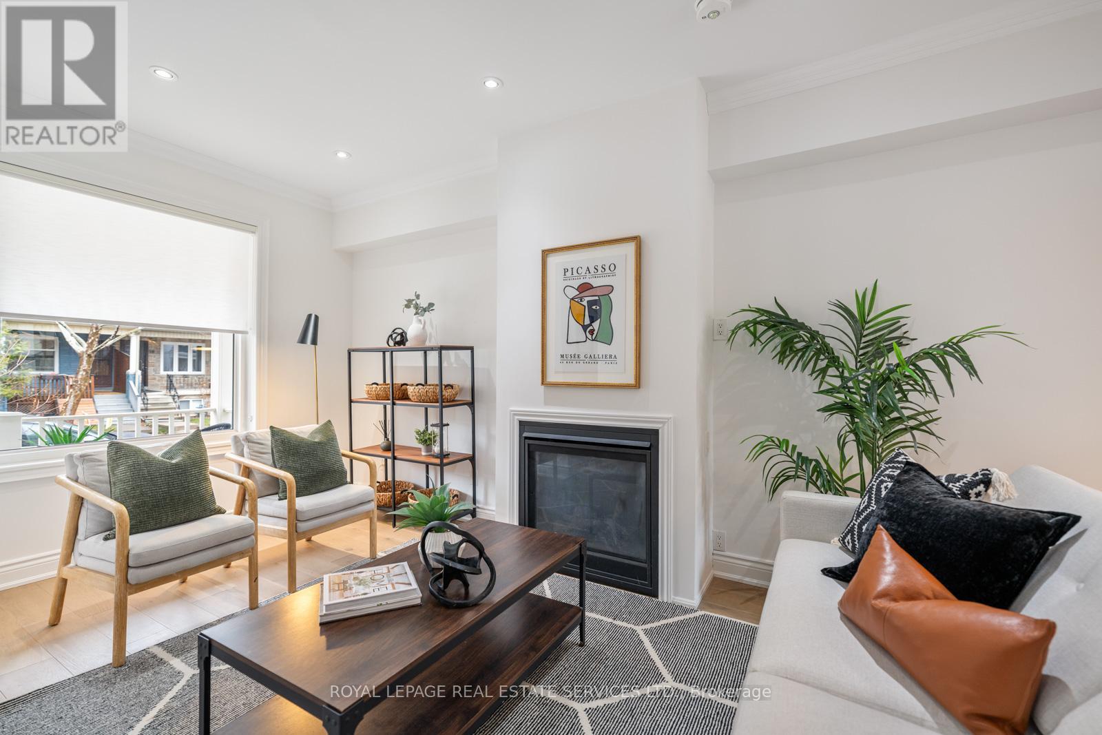 15 Melville Avenue, Toronto, Ontario  M6G 1Y1 - Photo 5 - W12991172