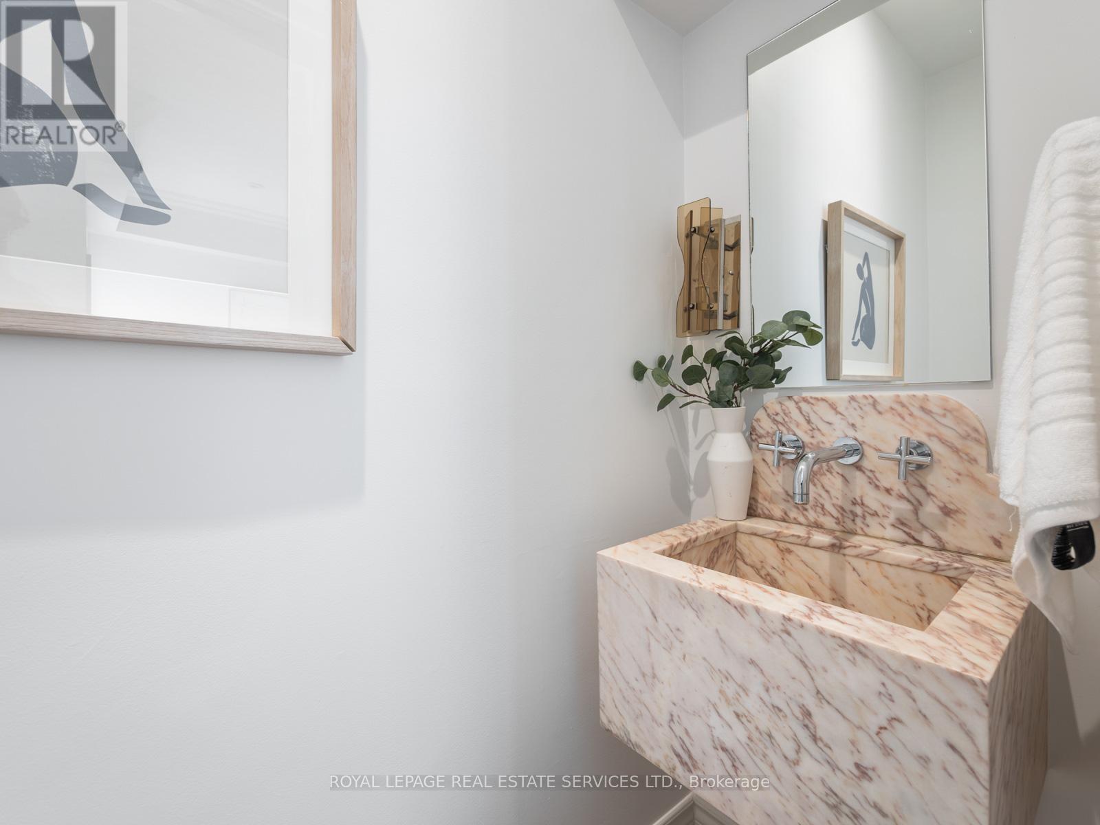 15 Melville Avenue, Toronto, Ontario  M6G 1Y1 - Photo 8 - W12991172