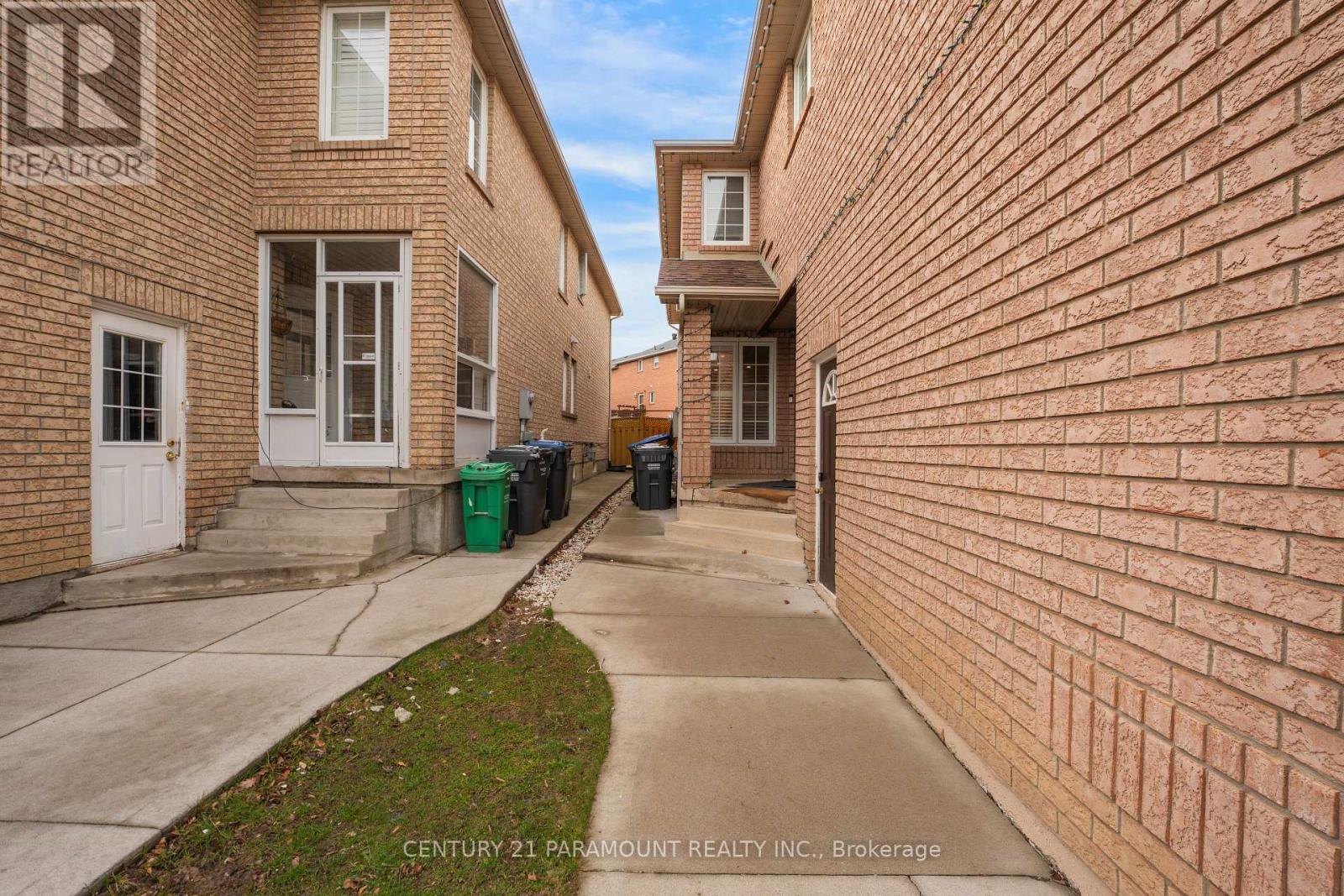 77 Tumbleweed Trail, Brampton, Ontario  L6Y 4Z9 - Photo 6 - W12991202