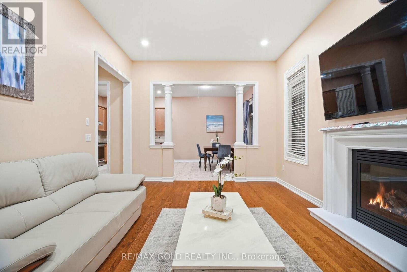 26 Drummondville Drive, Brampton, Ontario  L6P 3M9 - Photo 13 - W12991224