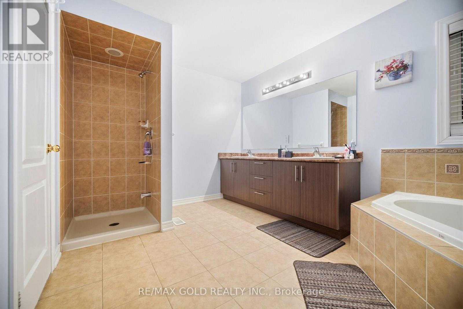 26 Drummondville Drive, Brampton, Ontario  L6P 3M9 - Photo 17 - W12991224