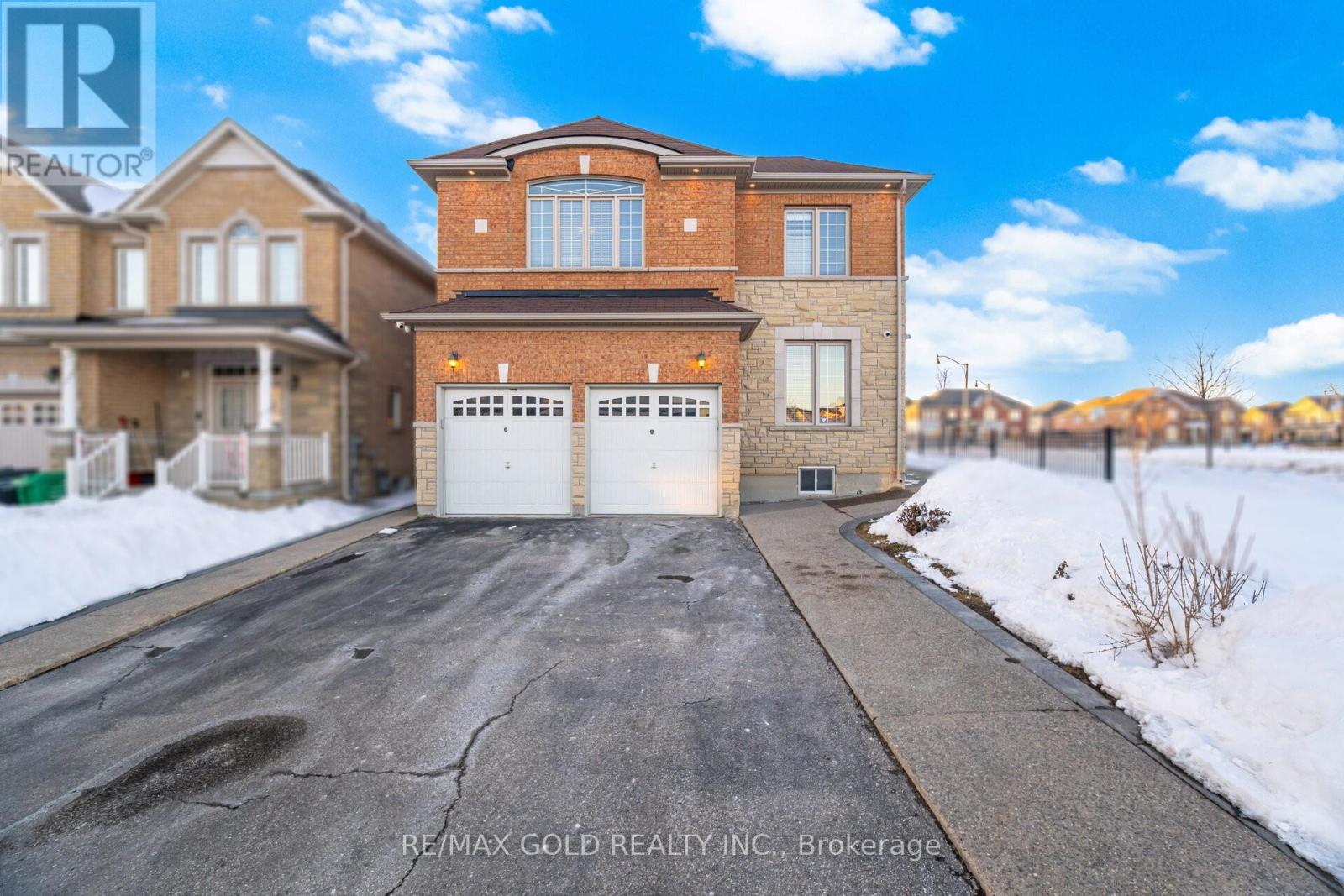 26 Drummondville Drive, Brampton, Ontario  L6P 3M9 - Photo 3 - W12991224