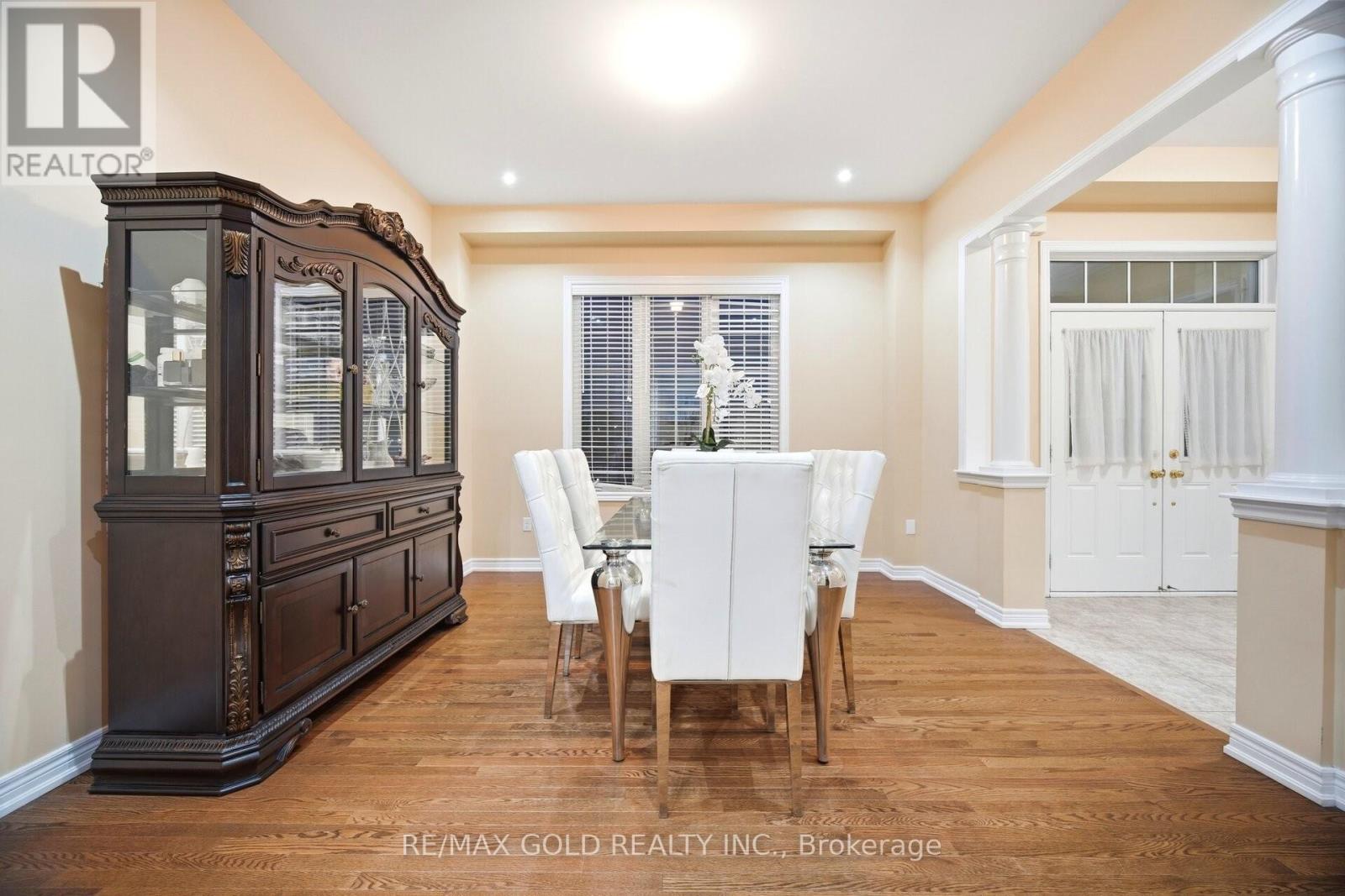 26 Drummondville Drive, Brampton, Ontario  L6P 3M9 - Photo 6 - W12991224