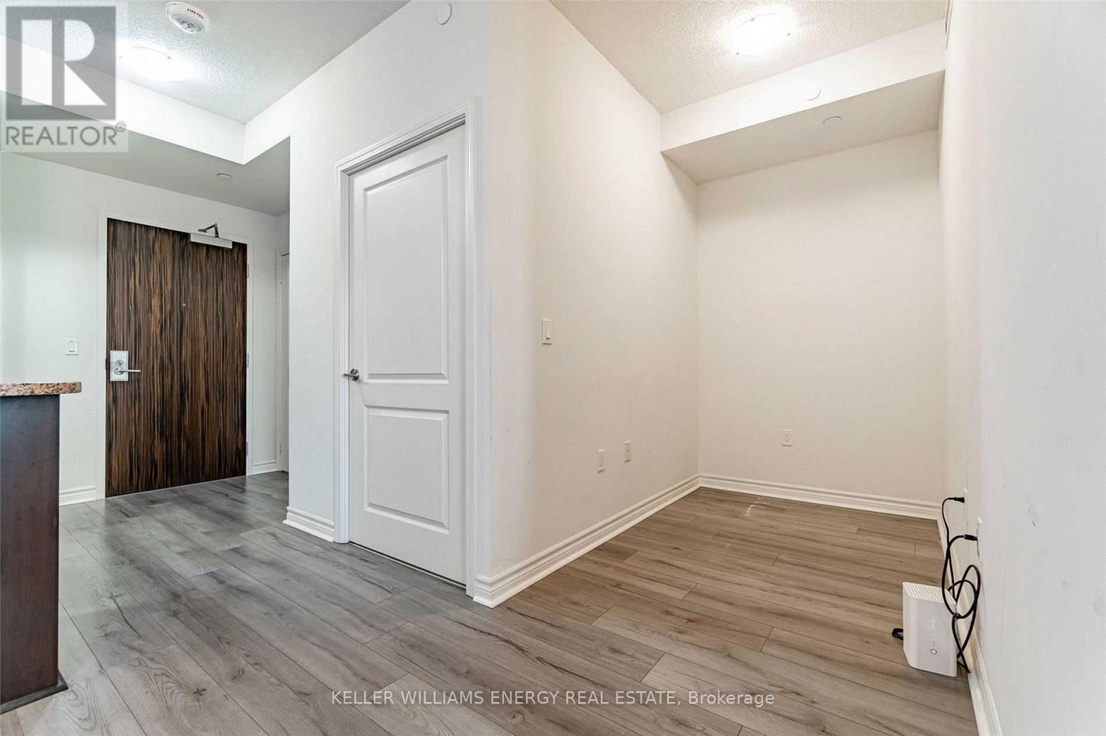 710 - 349 Rathburn Road West Road S, Mississauga, Ontario  L5B 0G9 - Photo 8 - W12991336