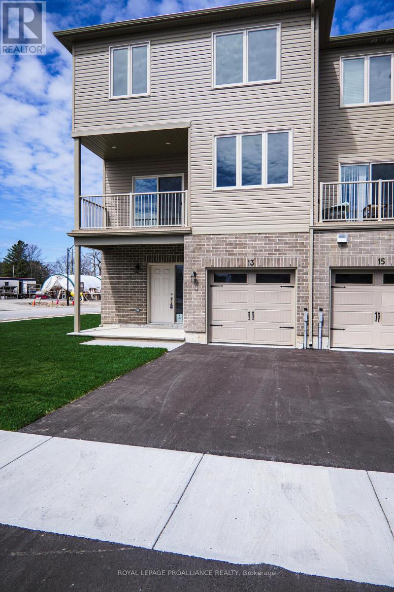 13 Markland Avenue, Prince Edward County, Ontario  K0K 2T0 - Photo 2 - X12991396