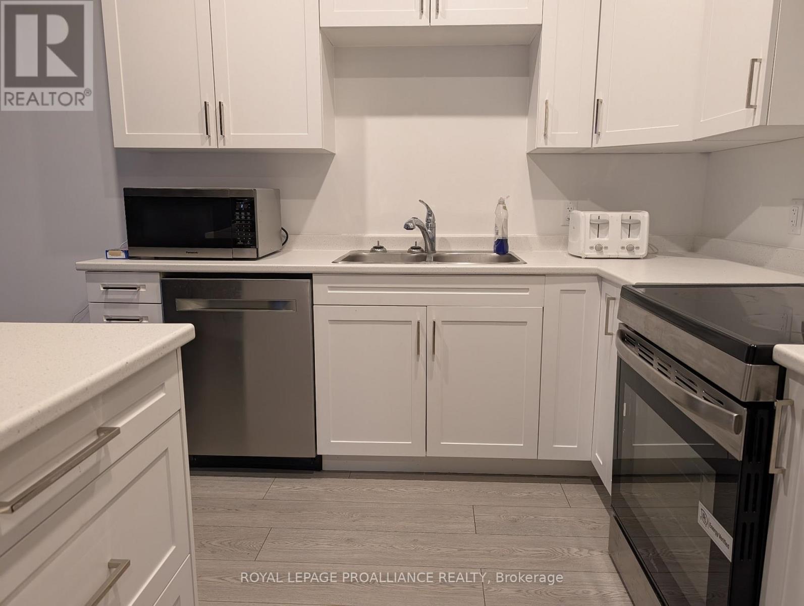 13 Markland Avenue, Prince Edward County, Ontario  K0K 2T0 - Photo 21 - X12991396