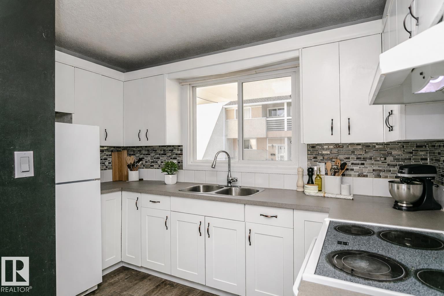 8109 132a Av NW, Edmonton, Alberta  T5C 2C9 - Photo 2 - E4481841