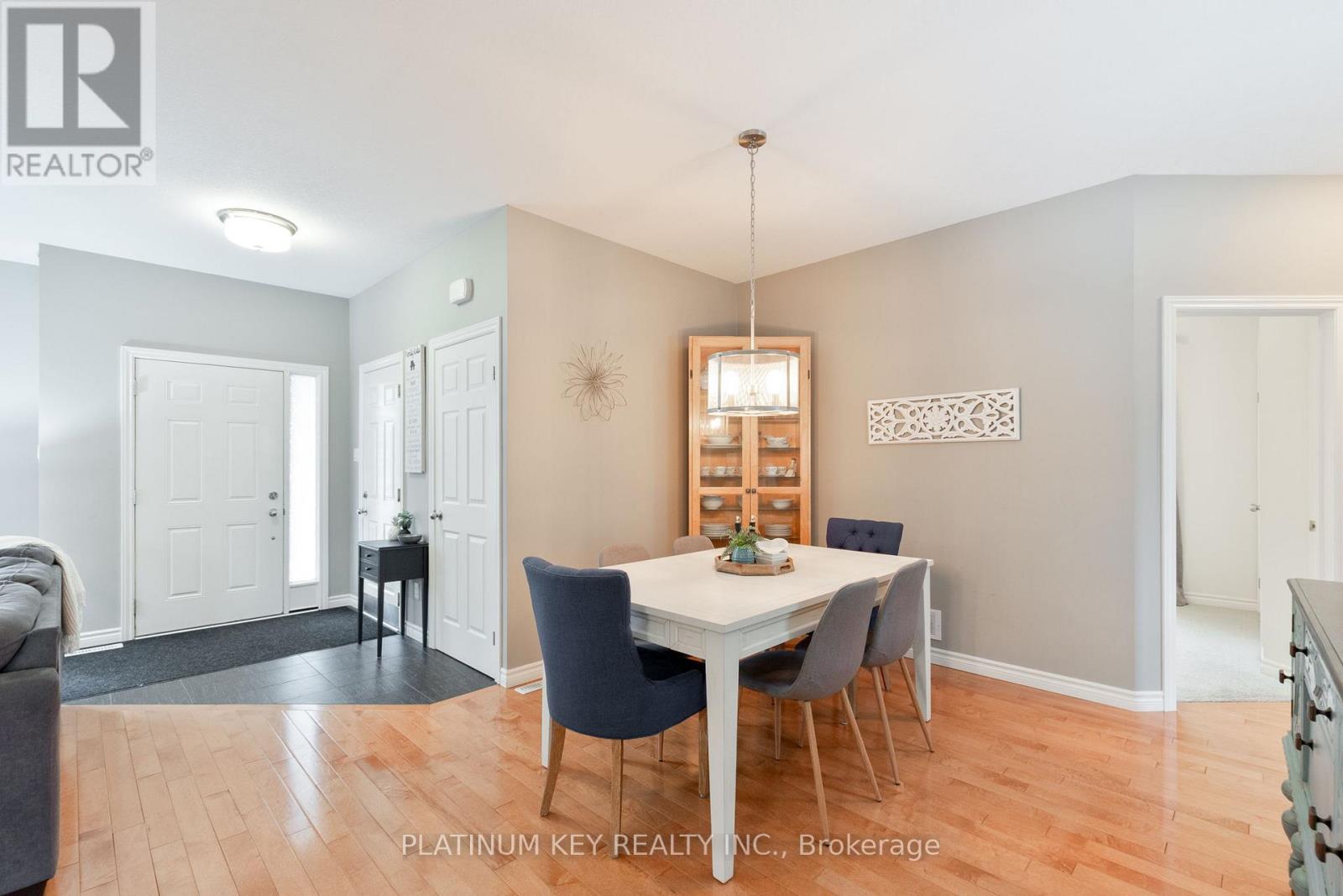 56 Cassie Crescent, Strathroy-Caradoc, Ontario N7G 4E2 - Photo 10 - X12991356