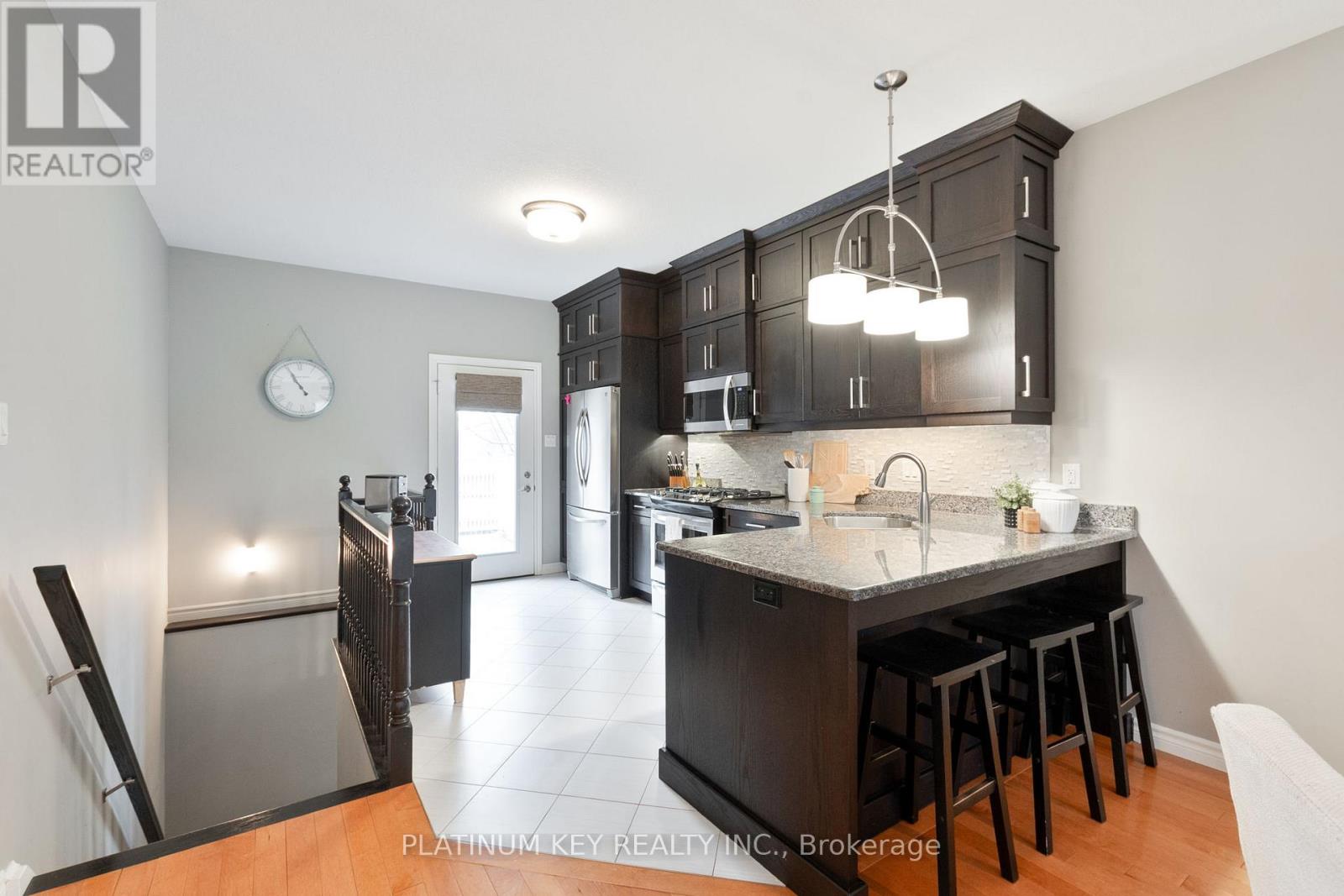 56 Cassie Crescent, Strathroy-Caradoc, Ontario N7G 4E2 - Photo 11 - X12991356