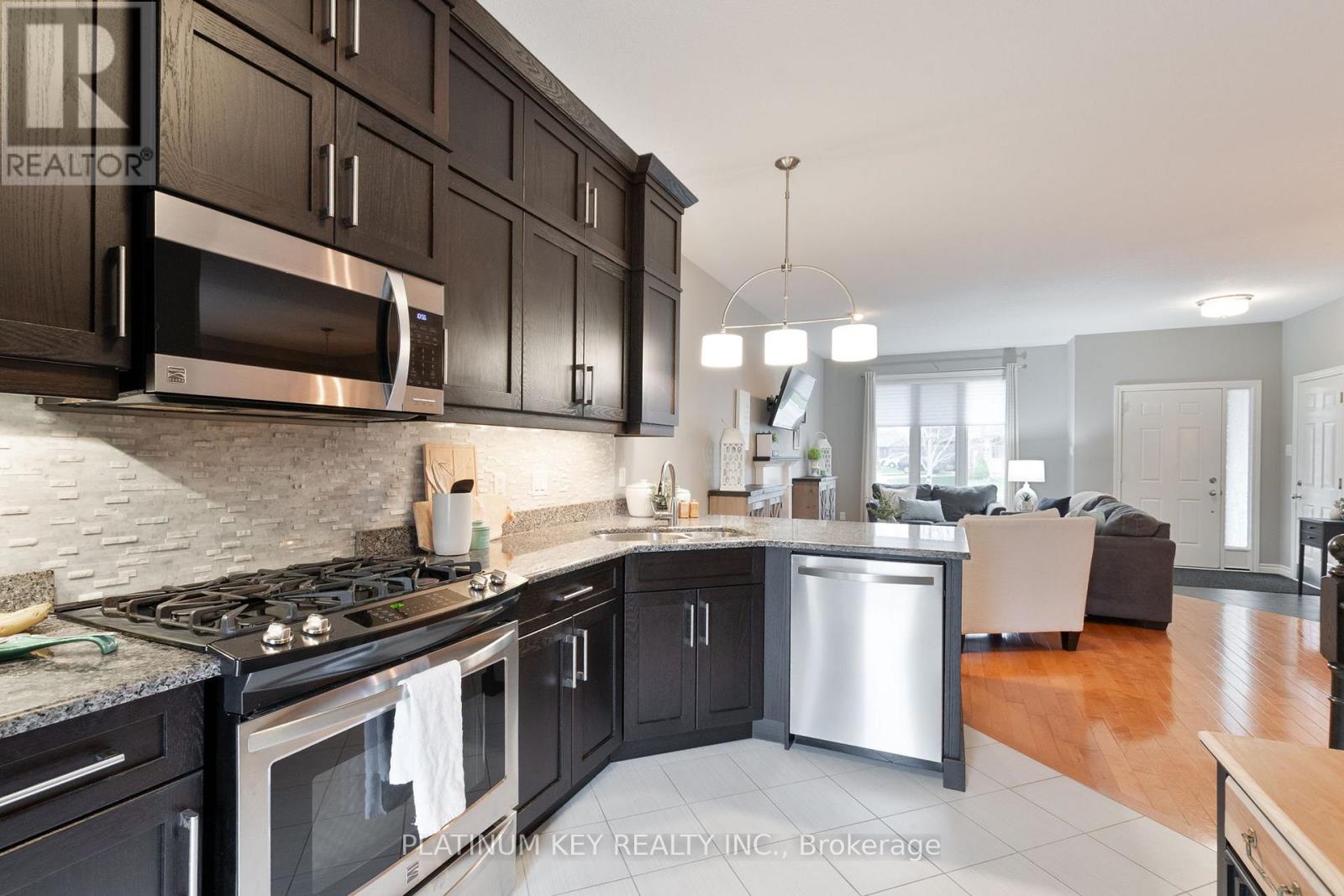 56 Cassie Crescent, Strathroy-Caradoc, Ontario N7G 4E2 - Photo 14 - X12991356