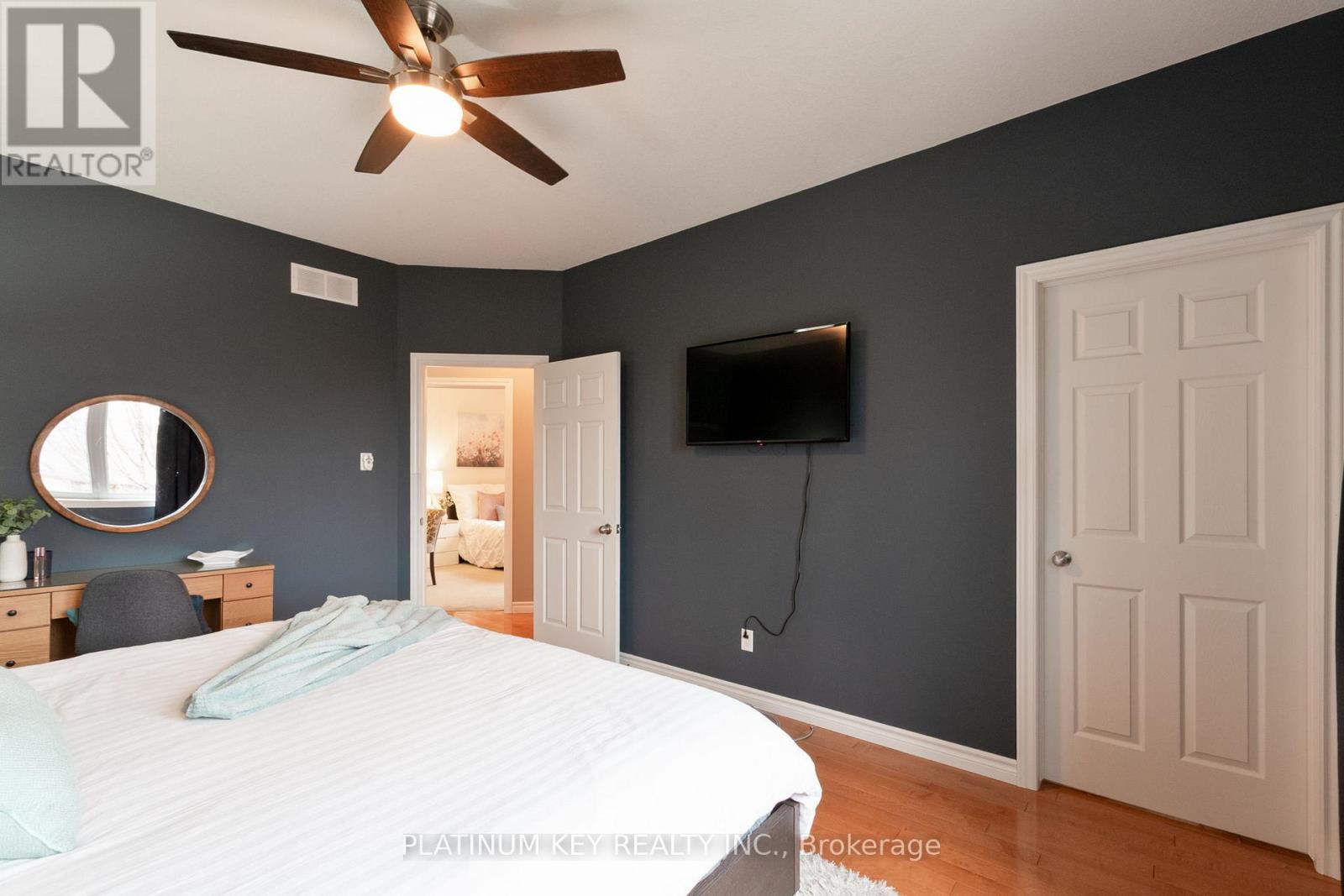 56 Cassie Crescent, Strathroy-Caradoc, Ontario N7G 4E2 - Photo 16 - X12991356