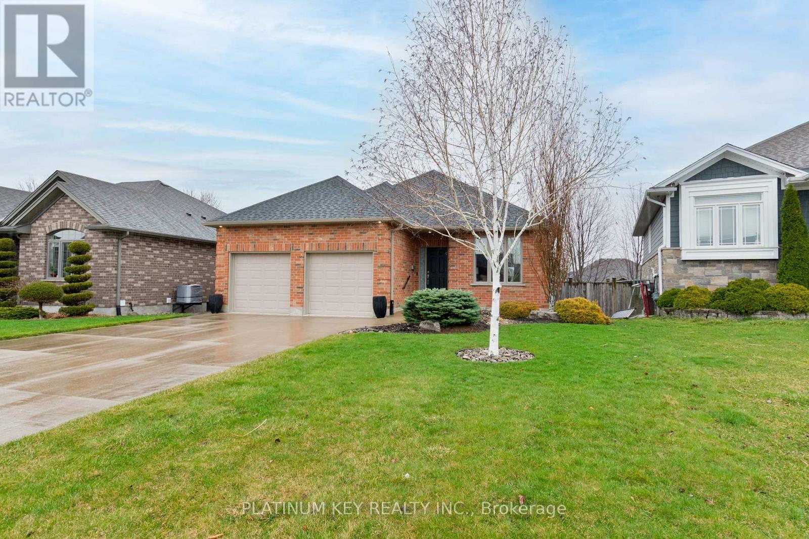 56 Cassie Crescent, Strathroy-Caradoc, Ontario N7G 4E2 - Photo 2 - X12991356