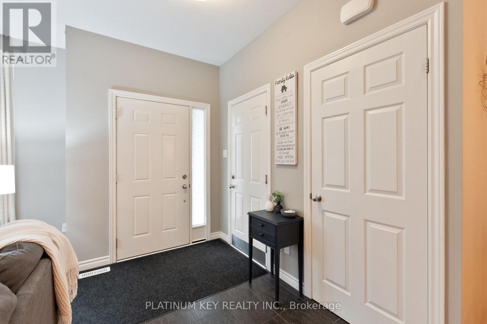 56 Cassie Crescent, Strathroy-Caradoc, Ontario N7G 4E2 - Photo 3 - X12991356