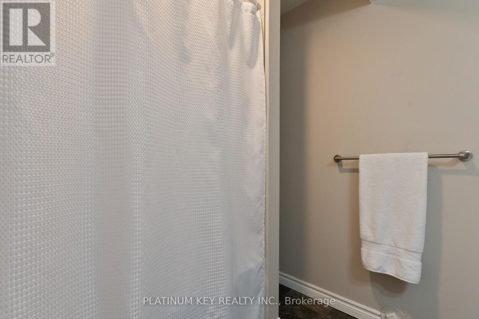 56 Cassie Crescent, Strathroy-Caradoc, Ontario N7G 4E2 - Photo 30 - X12991356