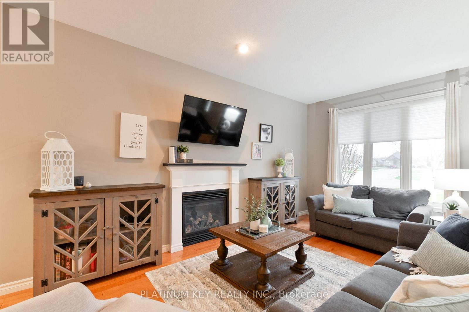 56 Cassie Crescent, Strathroy-Caradoc, Ontario N7G 4E2 - Photo 4 - X12991356