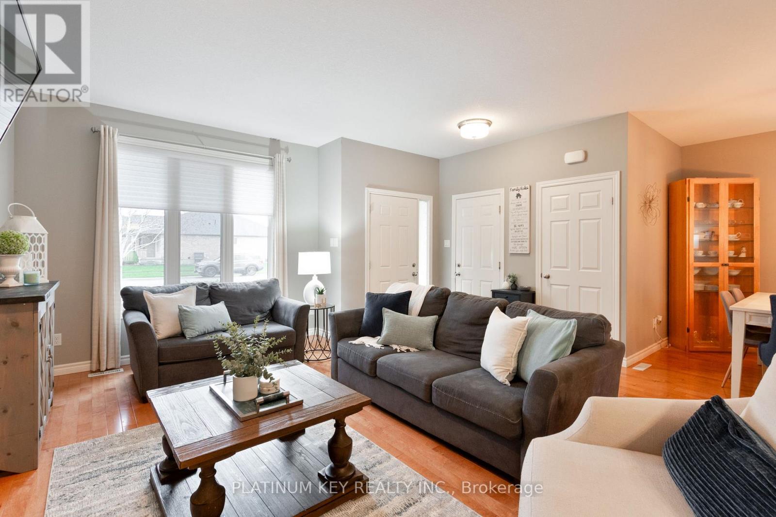 56 Cassie Crescent, Strathroy-Caradoc, Ontario N7G 4E2 - Photo 5 - X12991356