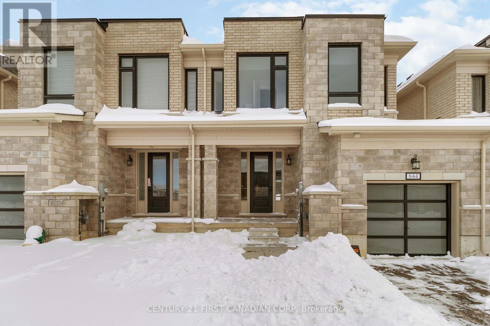 844 Sobeski Avenue, Woodstock, Ontario N4T 0P2 - Photo 3 - X12991472