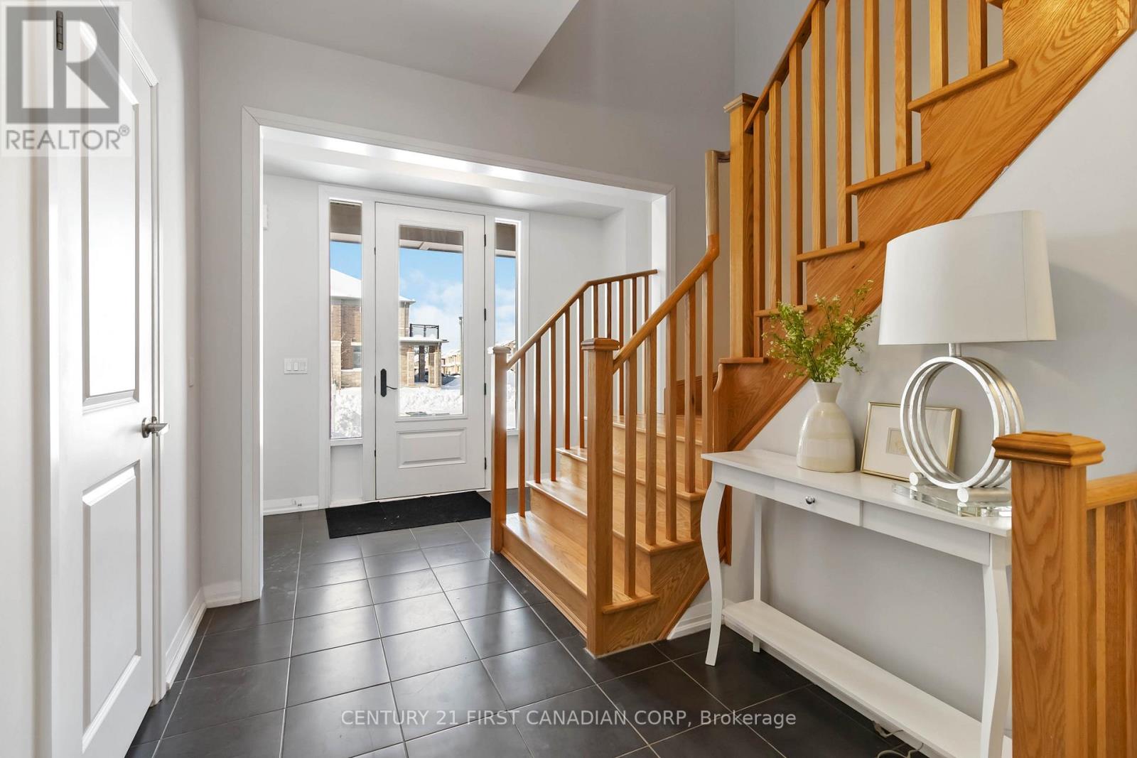 844 Sobeski Avenue, Woodstock, Ontario N4T 0P2 - Photo 4 - X12991472