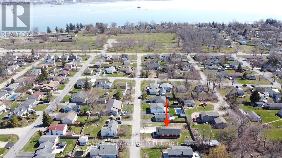 71 Joseph Street, Fort Erie, Ontario  L2A 5J6 - Photo 3 - X12971588