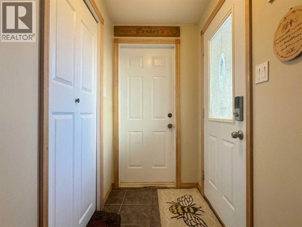 122 Mt Rundle Road W, Lethbridge, Alberta  T1K 7G1 - Photo 3 - A2289593