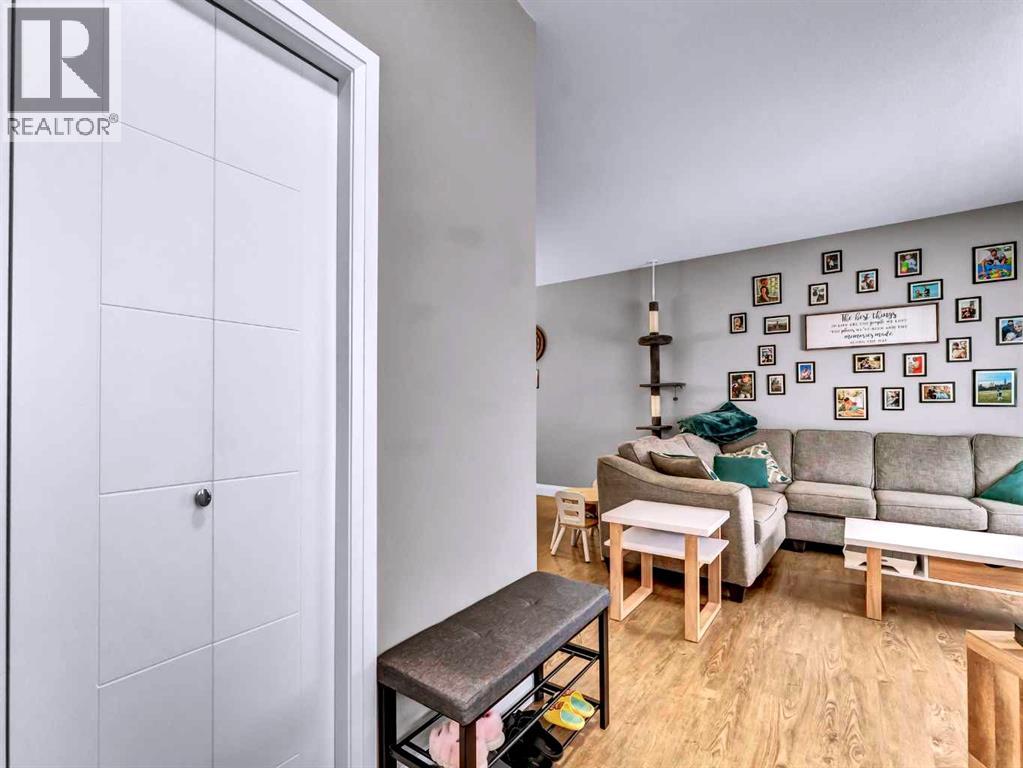 41 Somerside Gate Se, Medicine Hat, Alberta  T1B 0M1 - Photo 5 - A2287437