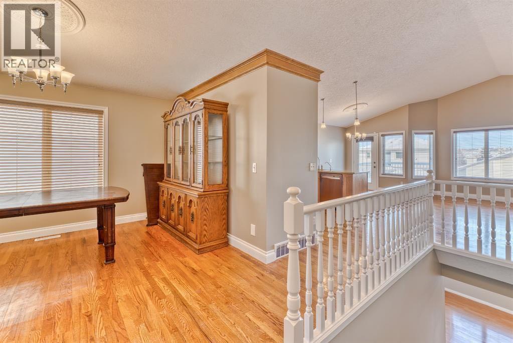 180 Hidden Vale Close Nw, Calgary, Alberta  T3A 5C7 - Photo 7 - A2285850