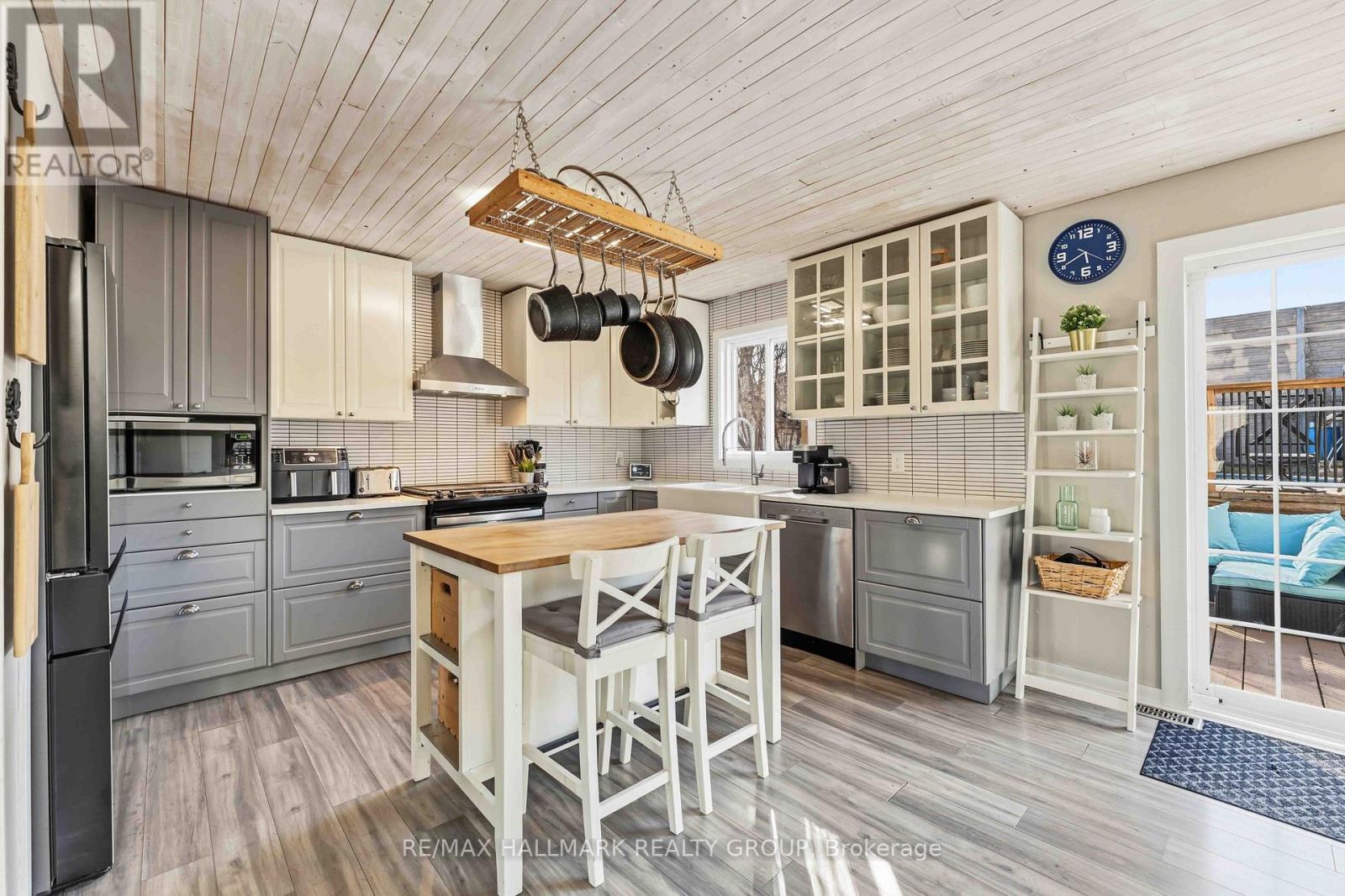 1091 Burgundy Lane, Ottawa, Ontario  K1C 2M9 - Photo 4 - X12991232