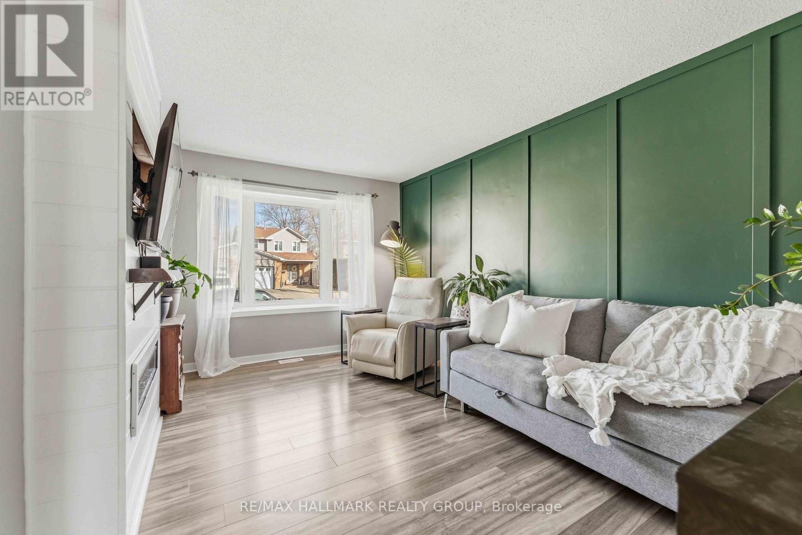 1091 Burgundy Lane, Ottawa, Ontario  K1C 2M9 - Photo 6 - X12991232