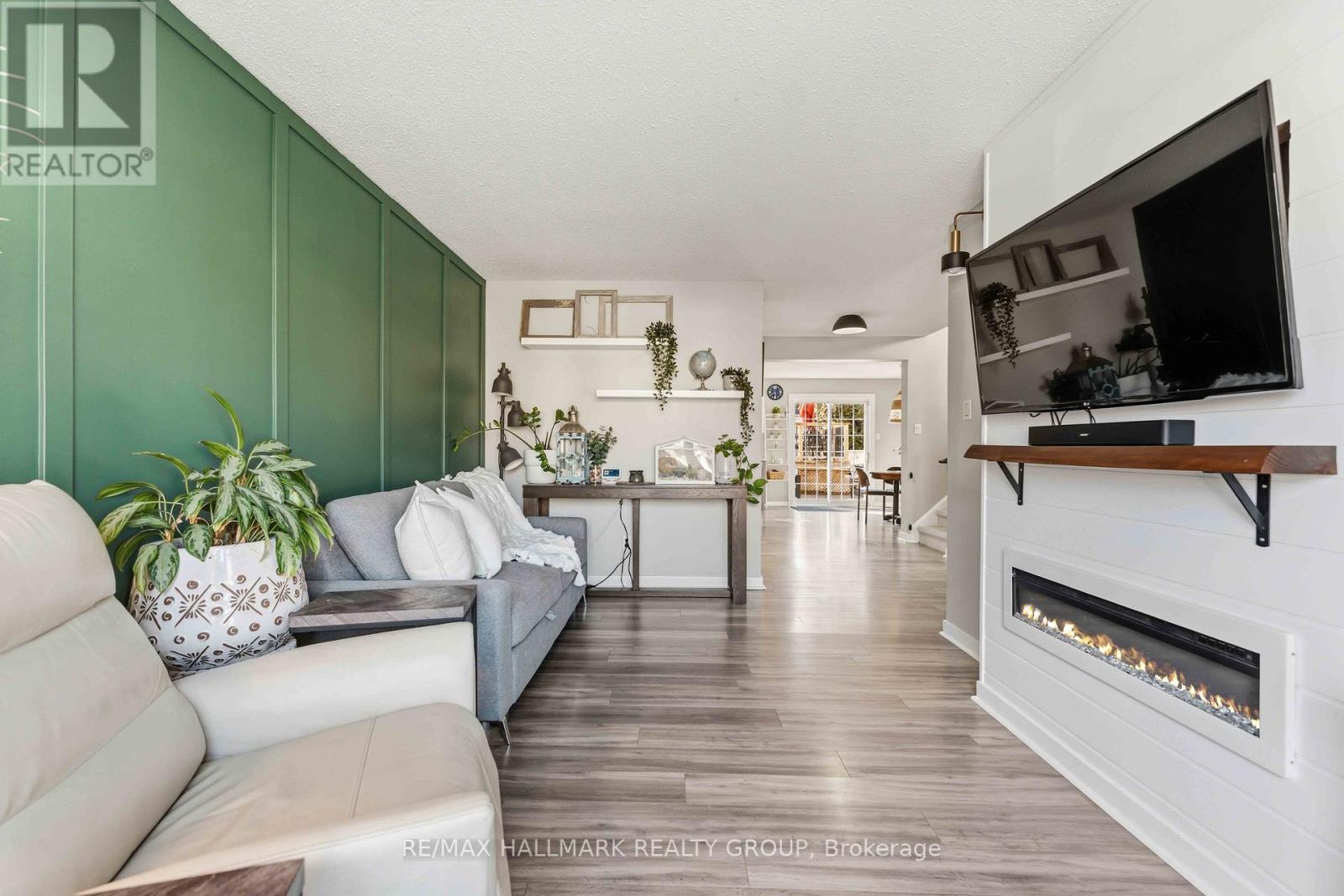 1091 Burgundy Lane, Ottawa, Ontario  K1C 2M9 - Photo 7 - X12991232