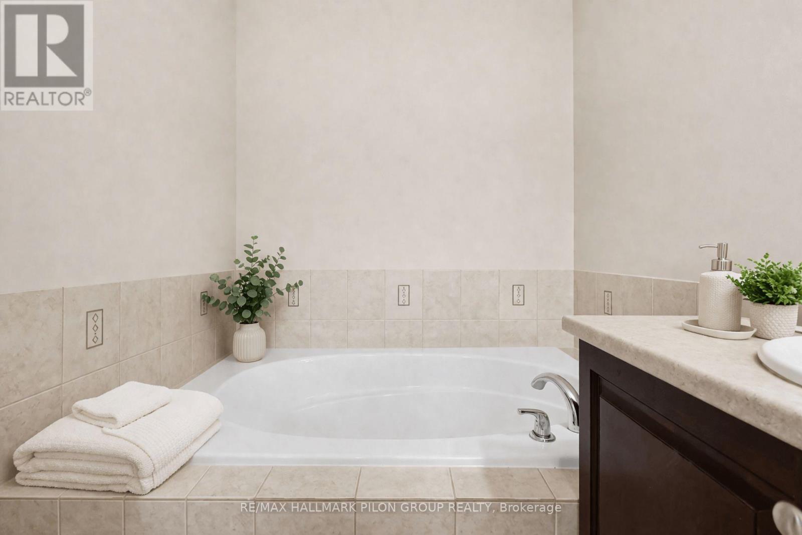 317 Ravenswood Way, Ottawa, Ontario  K4A 0R9 - Photo 10 - X12991464