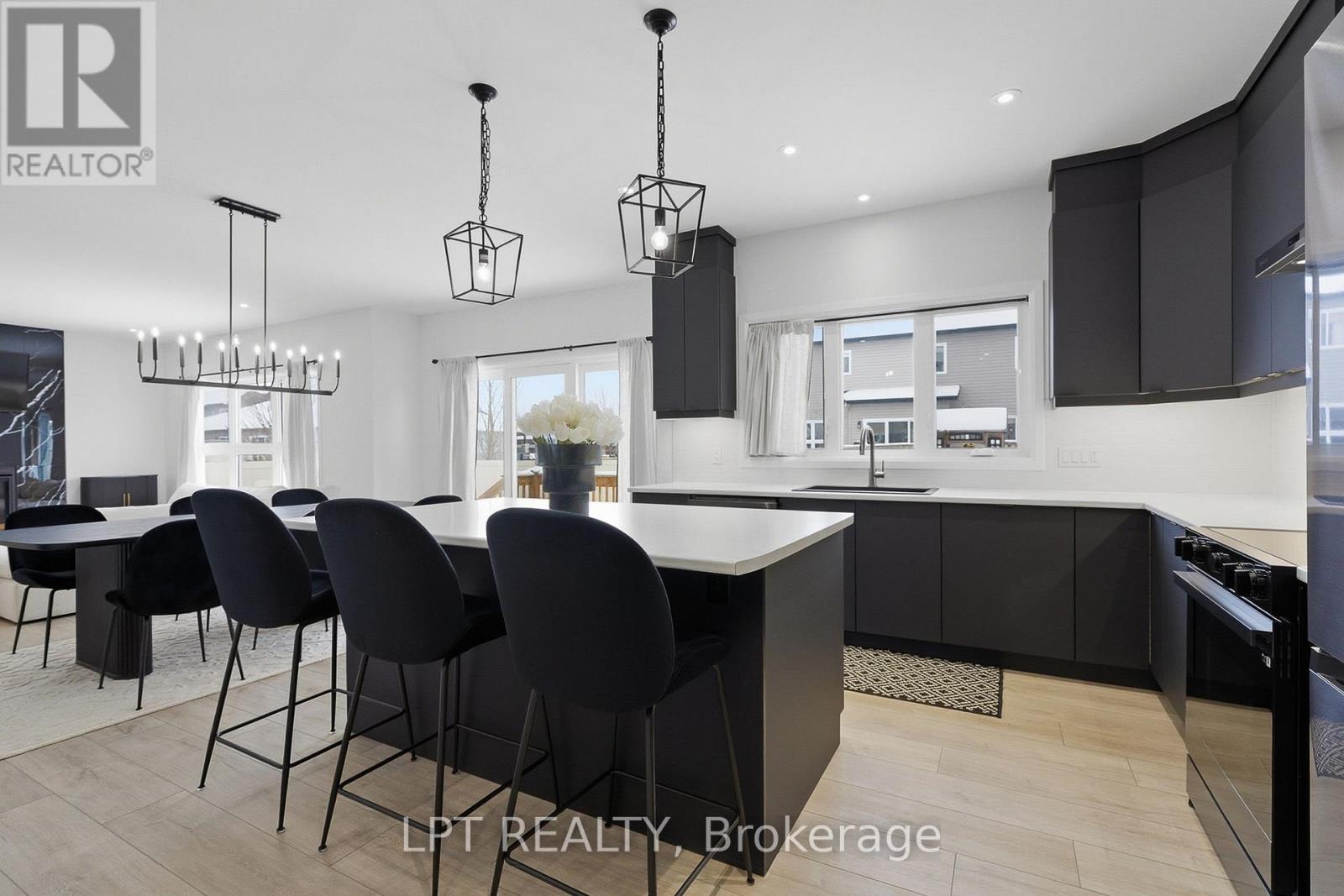 301 Moonlight Drive, Russell, Ontario  K4R 0L1 - Photo 13 - X12991502