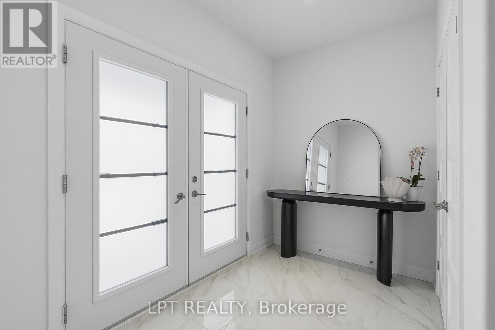 301 Moonlight Drive, Russell, Ontario  K4R 0L1 - Photo 3 - X12991502