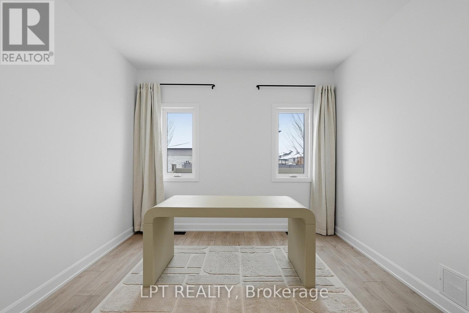 301 Moonlight Drive, Russell, Ontario  K4R 0L1 - Photo 5 - X12991502