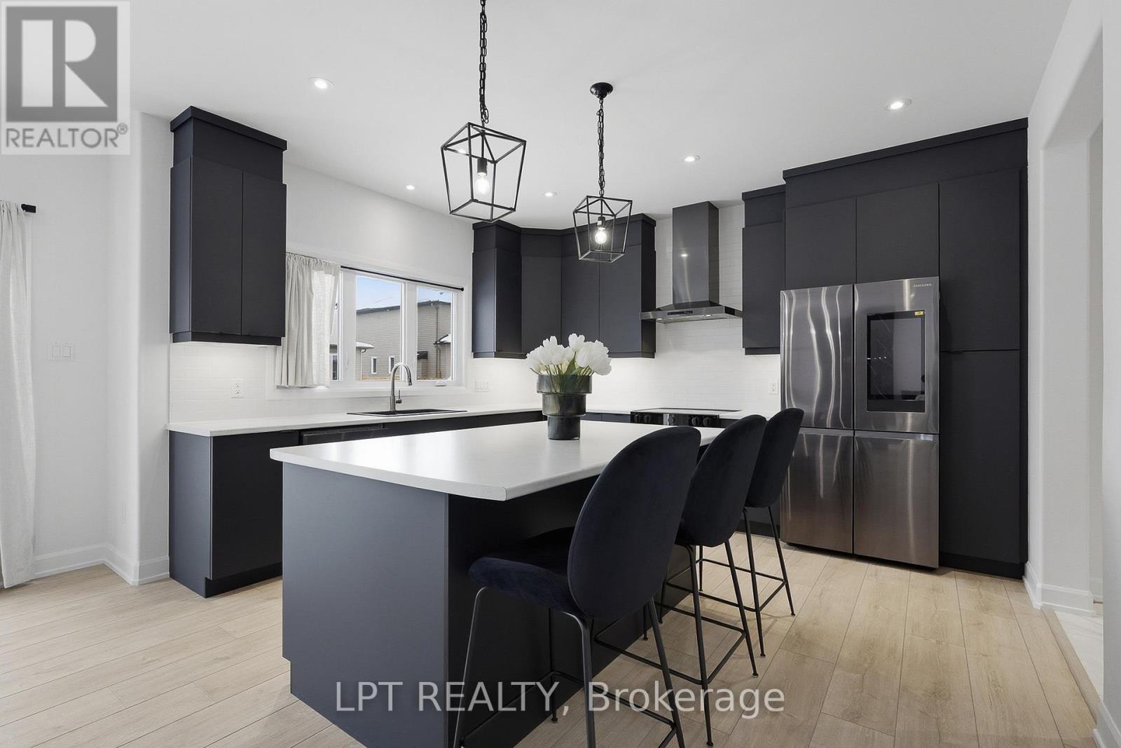 301 Moonlight Drive, Russell, Ontario  K4R 0L1 - Photo 9 - X12991502